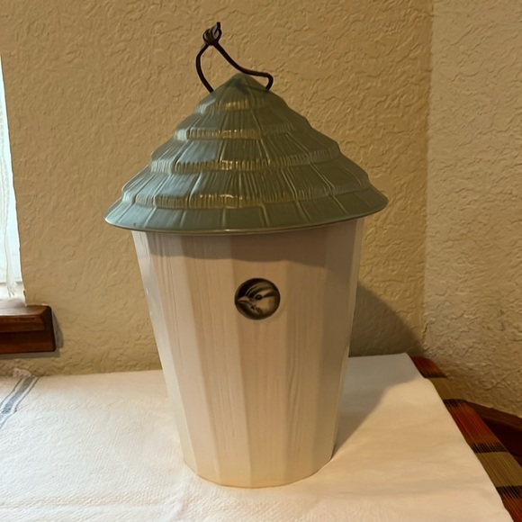 Paniers, pots, jardinières de fenêtre et soucoupes en bois pour jardin et terrasse
